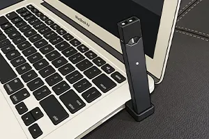 JUUL充電器と接続